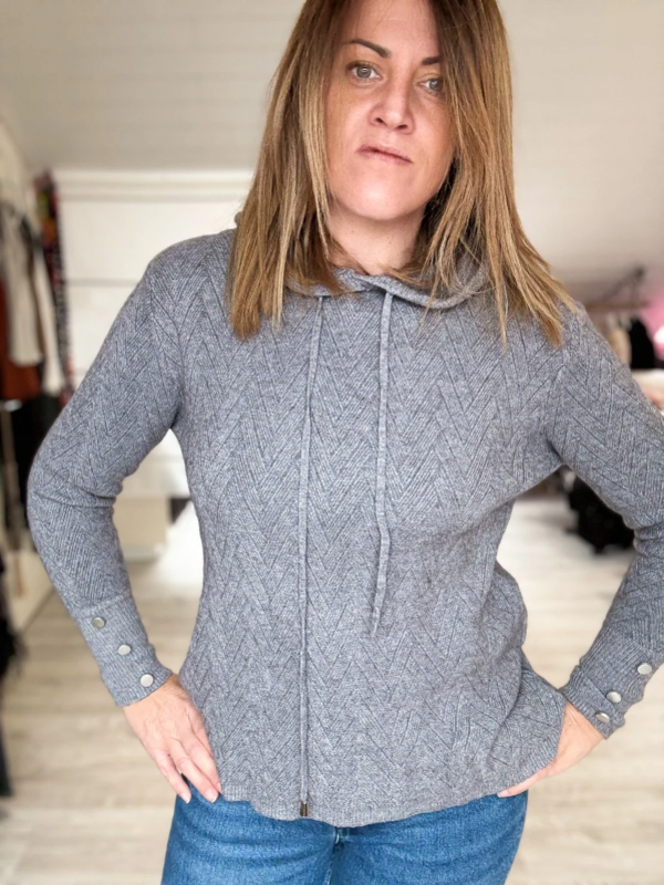 Pull capuche à motif chevron