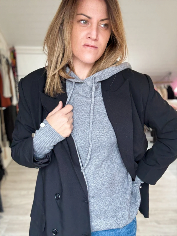 Pull capuche à motif chevron