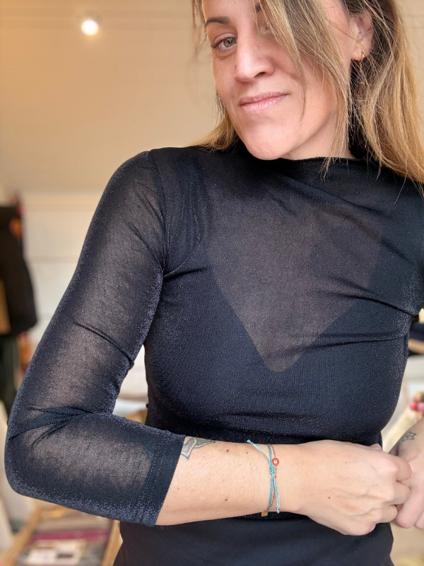 Top noir seconde peau à effet scintillant – Élégance minimaliste