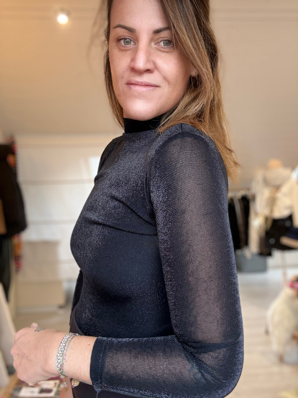 Top noir seconde peau à effet scintillant – Élégance minimaliste