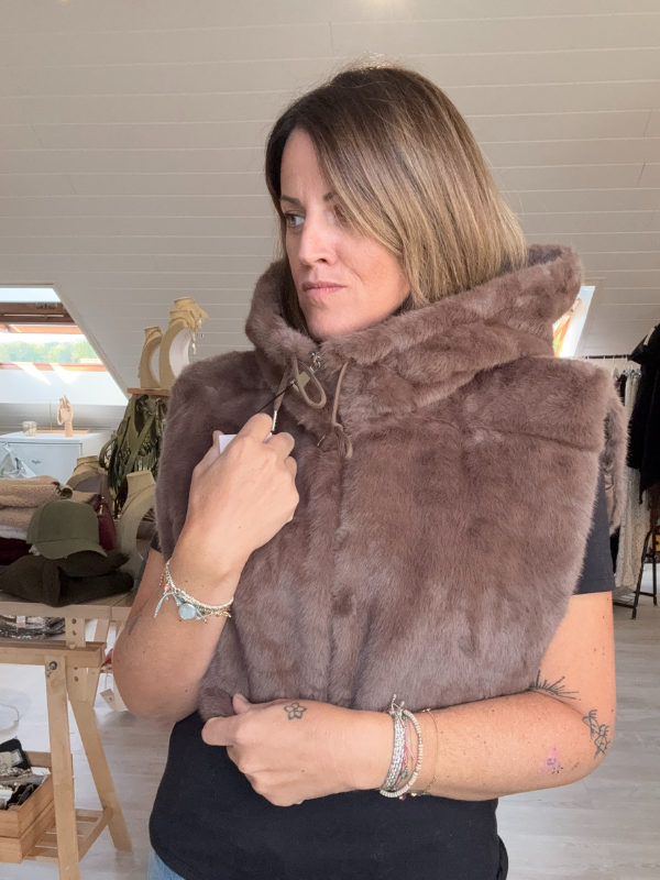 Capuche plastron - Fausse fourrure