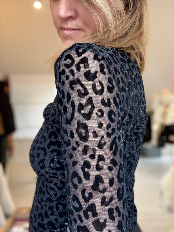 Top léopard effet velours – Élégance & caractère