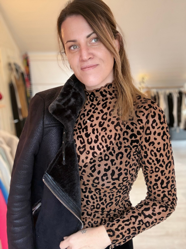 Top léopard effet velours – Élégance & caractère