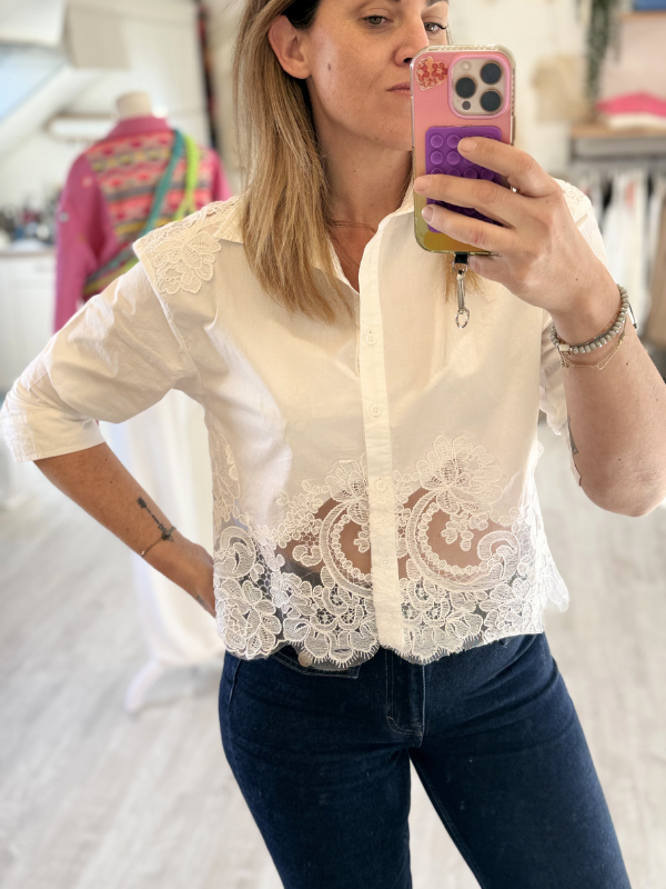 Chemise en coton brodée