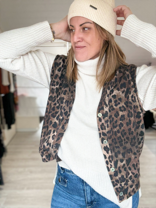 Pull col roulé écru doux et confortable