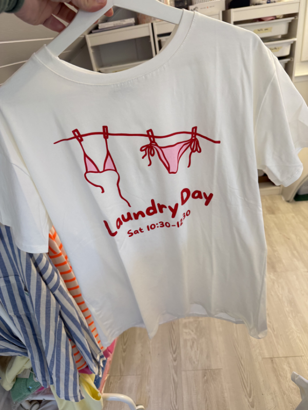 T-shirt blanc à motifs