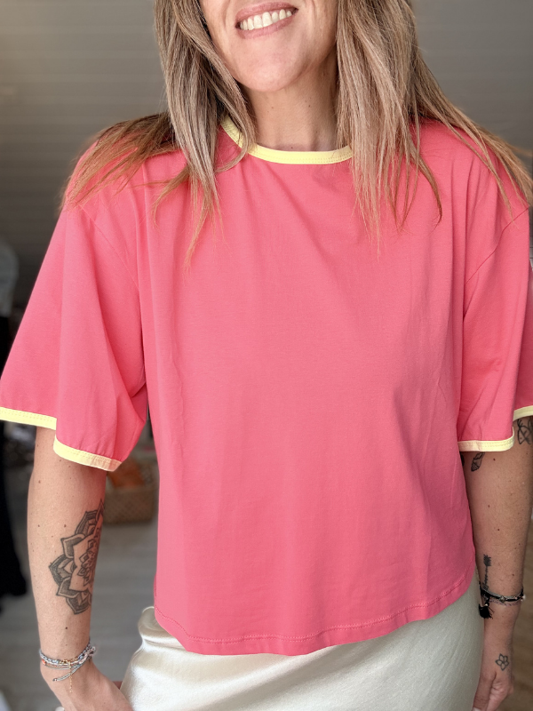 T-Shirt uni avec couture différentes