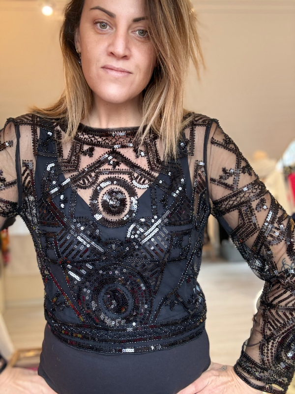 Top en tulle brodé & sequins – noir