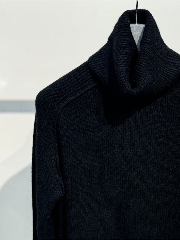 Pull col roulé écru doux et confortable