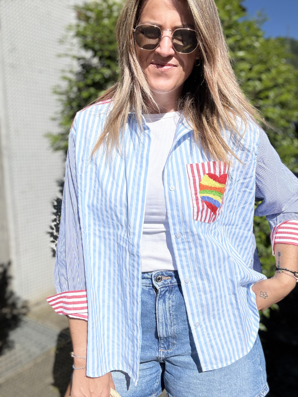 Chemise bleu à rayures et broderie