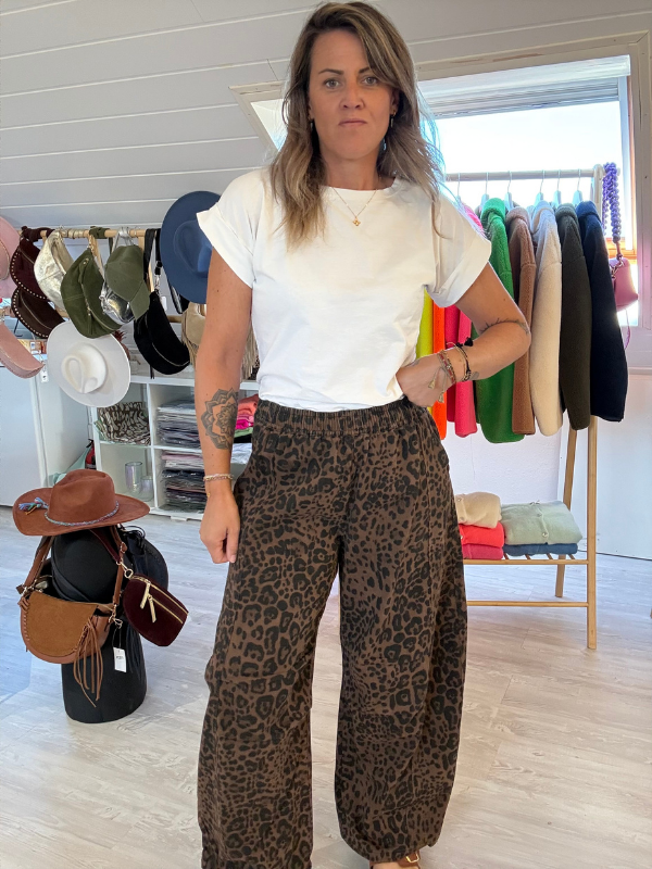Pantalon Léopard coupe barrel en toile de coton
