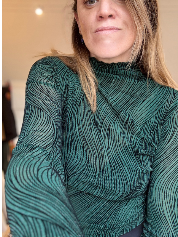 Top femme effet vagues – maille brillante & coupe seconde peau