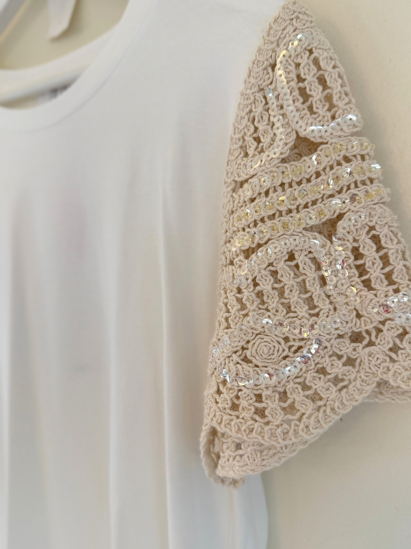 T-shirt manches crochet paillettes