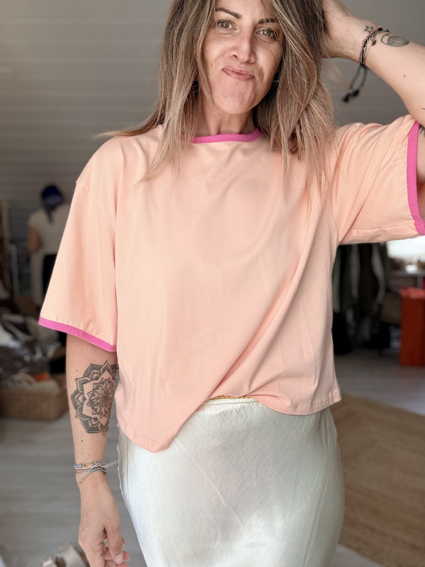 T-Shirt uni avec couture différentes