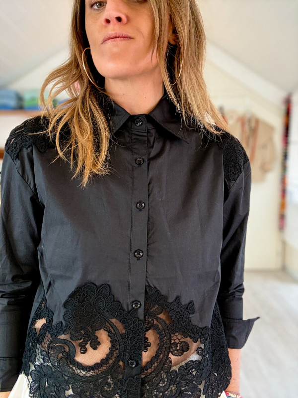 Chemise en coton brodée