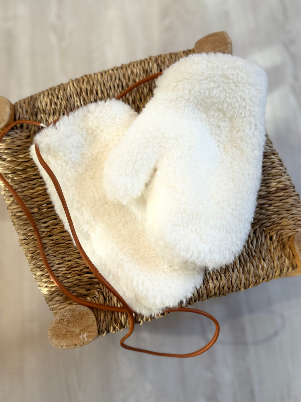 Moufles Teddy fourrés et sa sangle d'attache