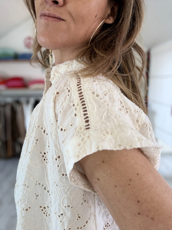 Chemise en coton broderie anglaise