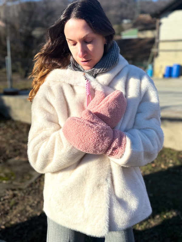 Veste à capuche en fausse fourrure