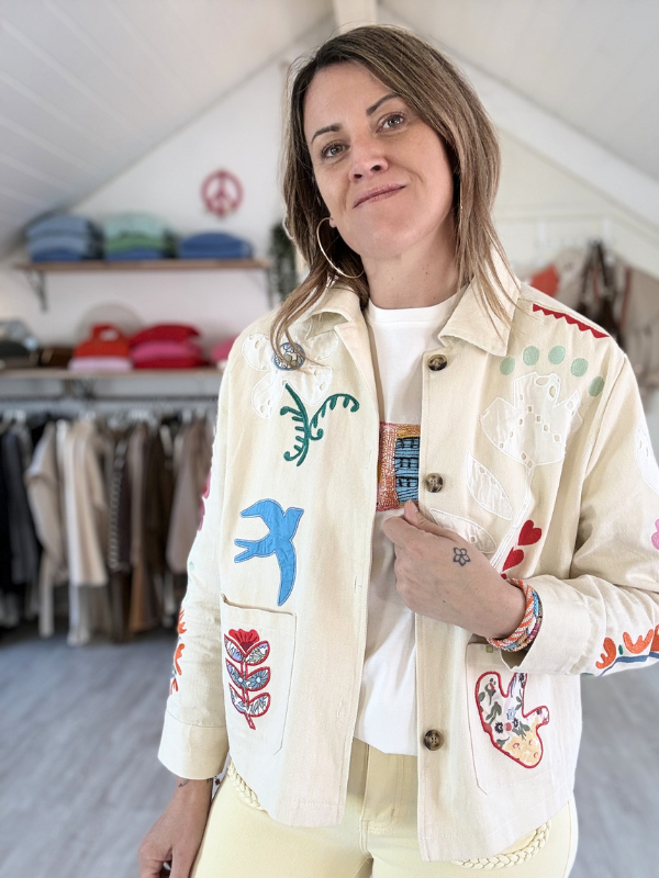 Veste en Jean Beige remplie de broderies